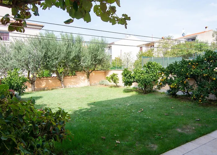 Apartment With Parking Space Stinjan, - 7368