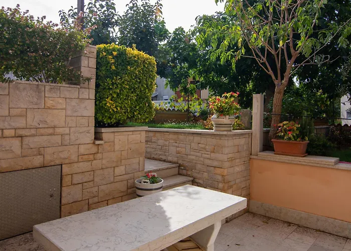 With Parking Space Stinjan, - 7368 Appartement *