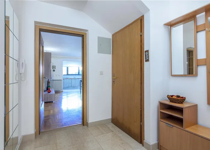With Parking Space Stinjan, - 7368 Apartman