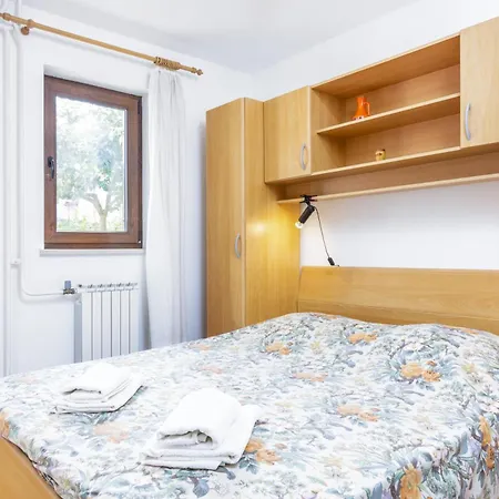 With Parking Space Stinjan, - 7368 Appartamento Pola
