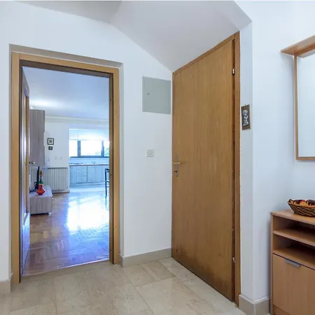With Parking Space Stinjan, - 7368 Appartamento